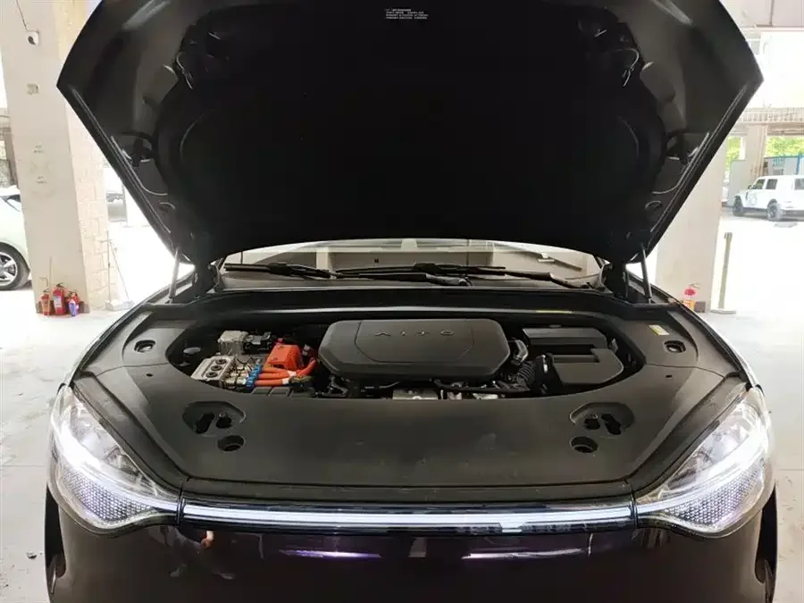 AITO M9 Wenjie M9 2025 Extended Range Ultra Edition 52kWh 6-Seat Version (192-line LiDAR) 2025 — миниатюра 3