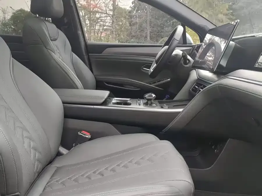 BYD Song L DM-i Song L DM-i 2025 Intelligent Driving Edition 112km Surpassing Edition 2025 — миниатюра 4