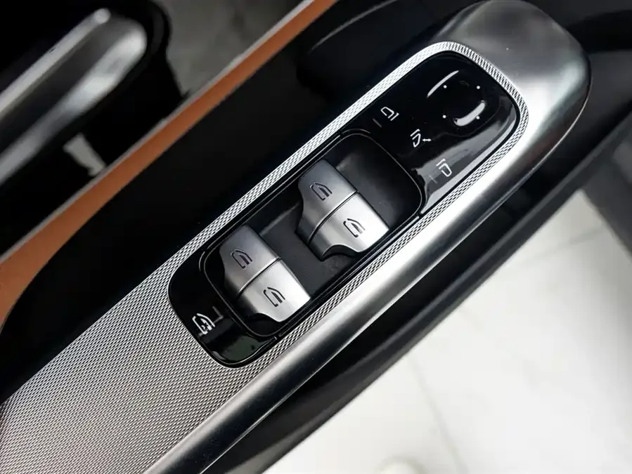 Mercedes-Benz GLC Coupe Mercedes-Benz GLC Coupe 2024 GLC 260 4MATIC Coupe SUV 2025 — миниатюра 5