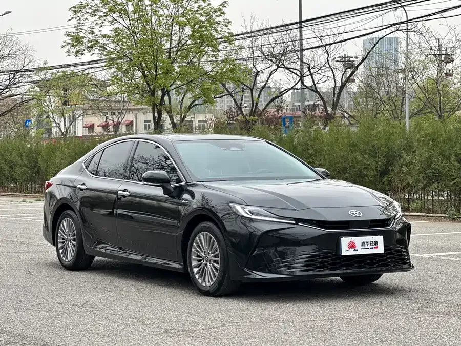 Toyota Camry Camry 2024 Hybrid 2.0HGVP Luxury Edition 2024 — миниатюра 2