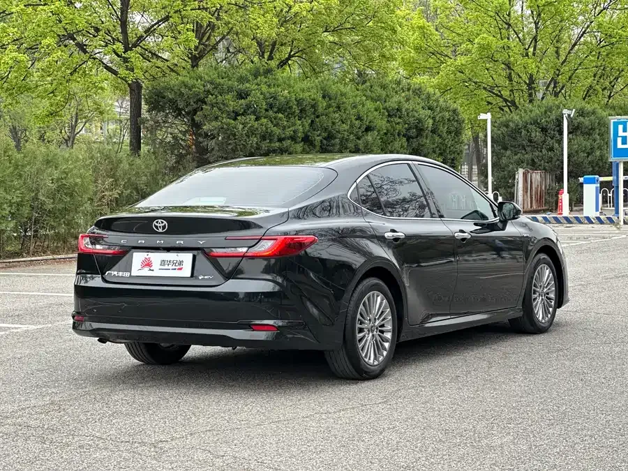 Toyota Camry Camry 2024 Hybrid 2.0HGVP Luxury Edition 2024 — миниатюра 3