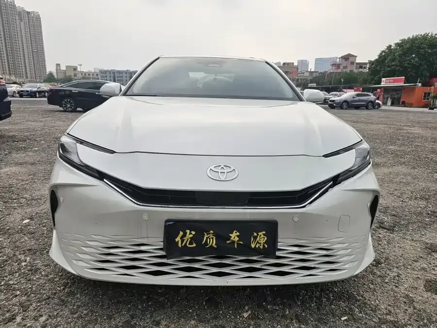 Toyota Camry Camry 2024 Hybrid 2.0HE Elite Edition 2024 — фото 1, купить с доставкой в Москву