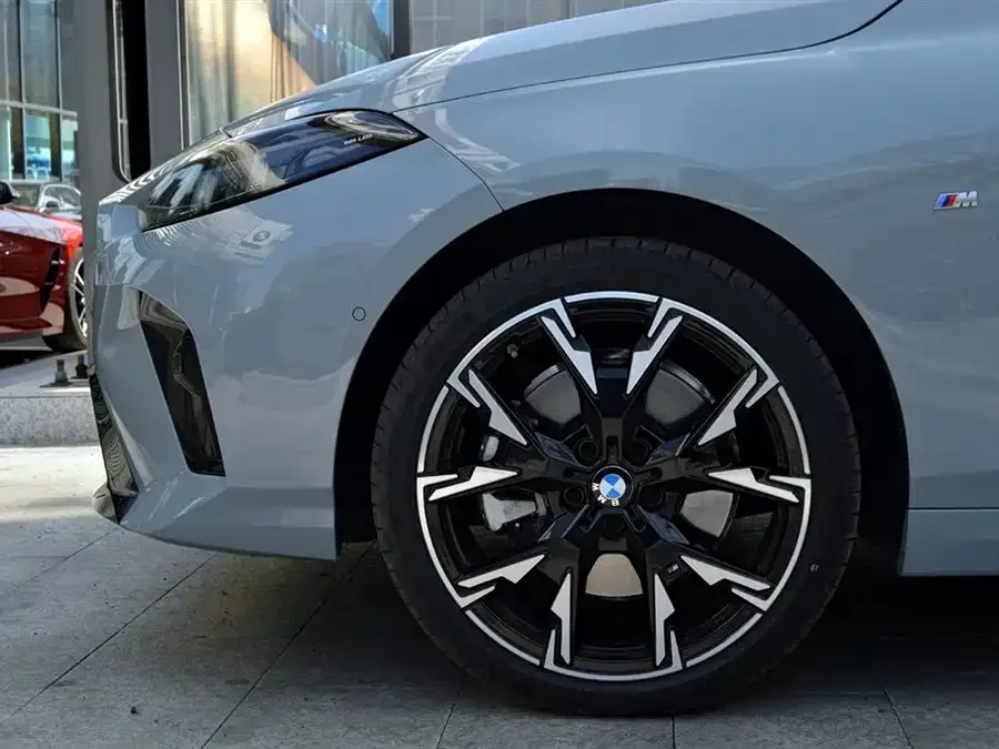 BMW 2 Series BMW 2 Series 2025 225L M Sport Night Edition 2025 — миниатюра 4