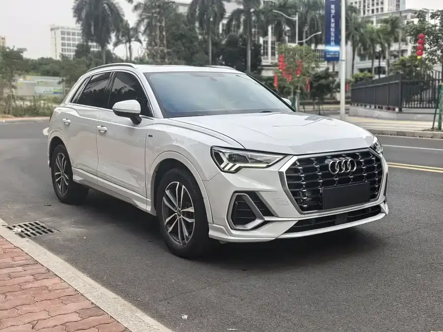 Audi Q3 2022 35 TFSI aggressive and dynamic model 2022 — миниатюра 3