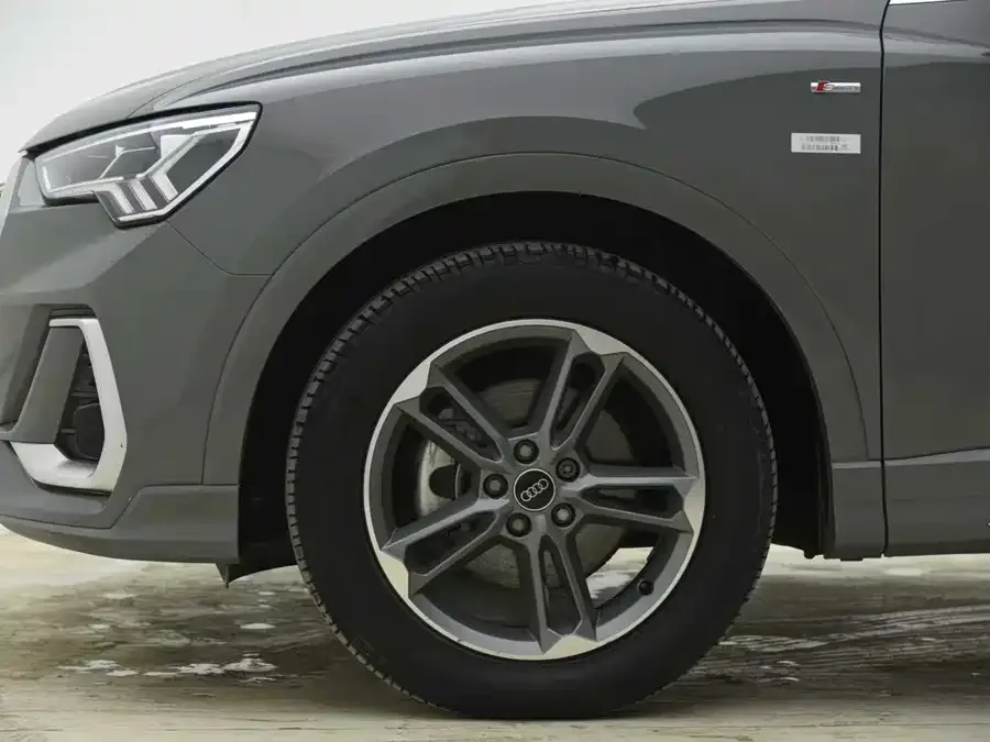 Audi Q3 2023 35 TFSI aggressive and dynamic model (1.5T) 2023 — миниатюра 2