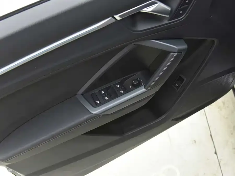 Audi Q3 2023 35 TFSI aggressive and dynamic model (1.5T) 2023 — миниатюра 5