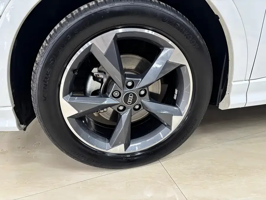 Audi Q3 2024 35 TFSI Fashion Dynamic Edition 2024 — миниатюра 3