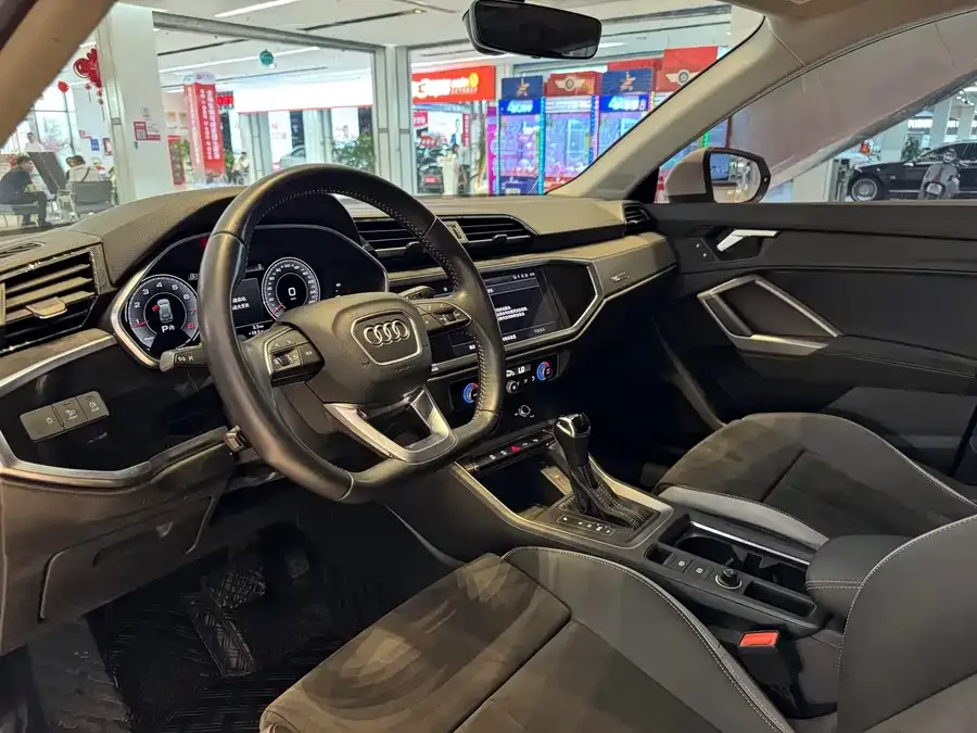 Audi Q3 2022 35 TFSI Fashionable and Dynamic 2022 — миниатюра 2