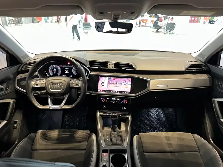Audi Q3 2022 35 TFSI Fashionable and Dynamic 2022 — миниатюра 4