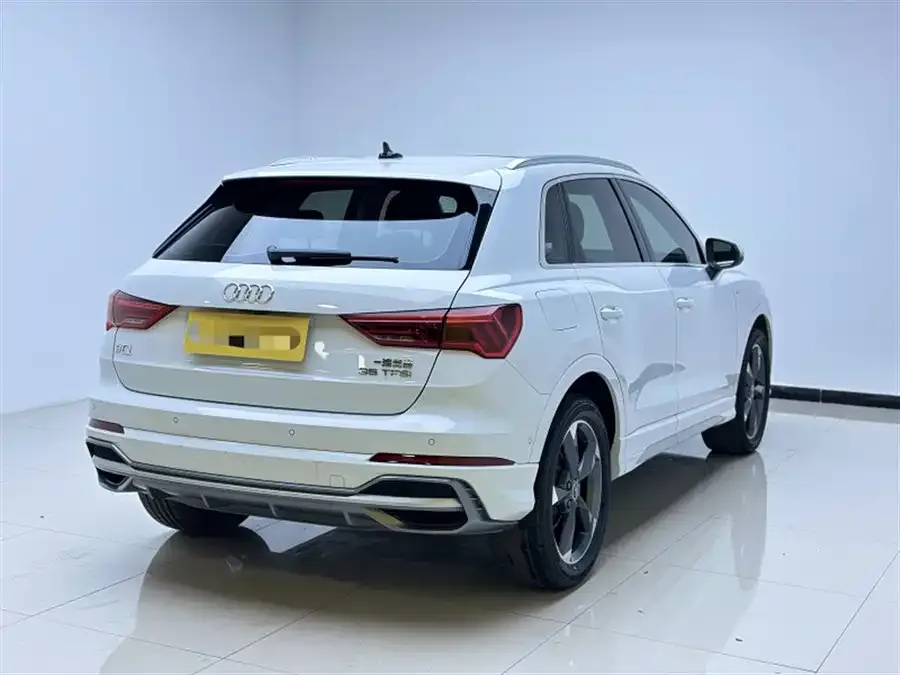 Audi Q3 2022 35 TFSI aggressive and dynamic model 2022 — миниатюра 2
