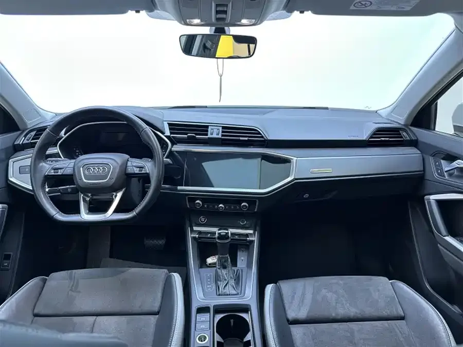 Audi Q3 2022 35 TFSI aggressive and dynamic model 2022 — миниатюра 3