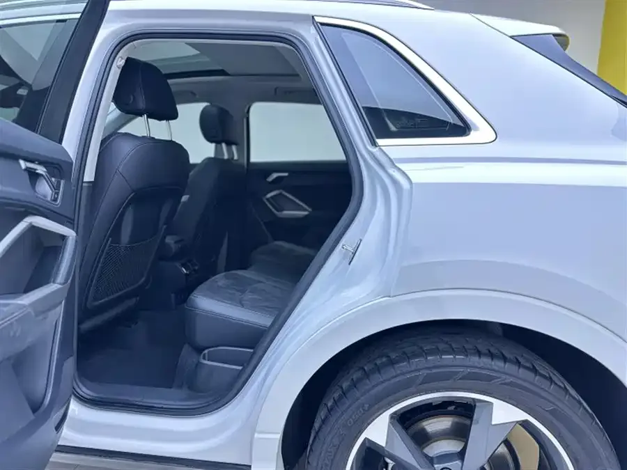 Audi Q3 2022 35 TFSI aggressive and dynamic model 2022 — миниатюра 5