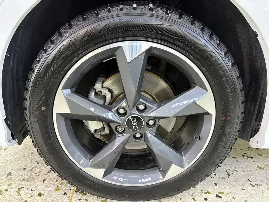 Audi Q3 2022 35 TFSI Fashionable and Dynamic 2022 — миниатюра 4