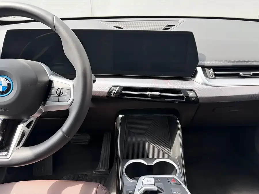 BMW iX1 2023 eDrive25L M Sport Package 2025 — миниатюра 3