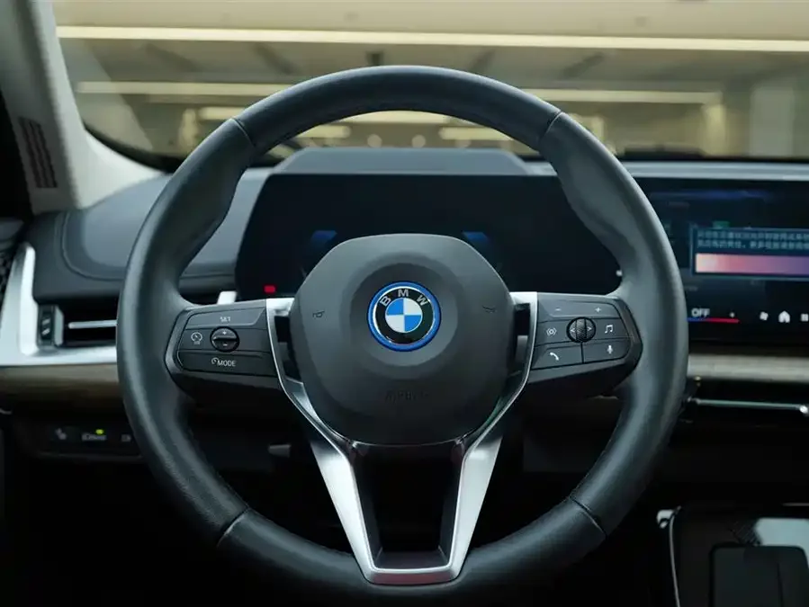 BMW iX1 2023 xDrive30L X Design Package 2024 — миниатюра 5