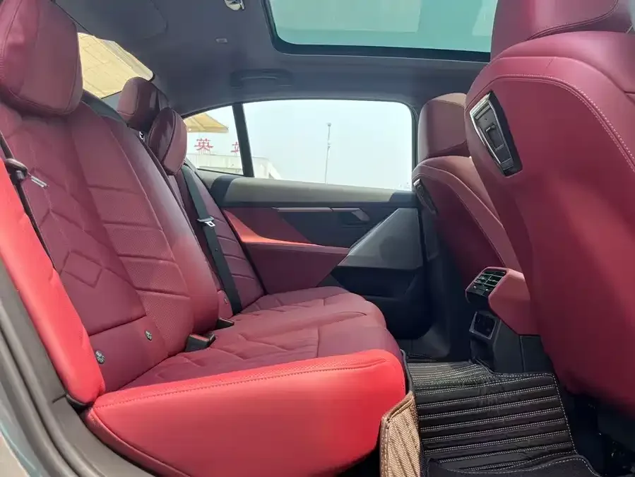 BMW i5 2025 eDrive 35L Luxury Package 2025 — миниатюра 3