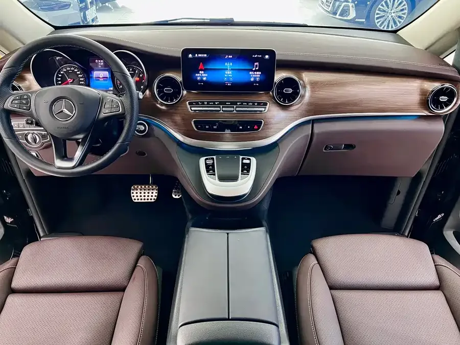 Mercedes-Benz Class V Mercedes-Benz V-Class 2022 V 260 L Long Wheelbase Premium Edition 2024 — миниатюра 3