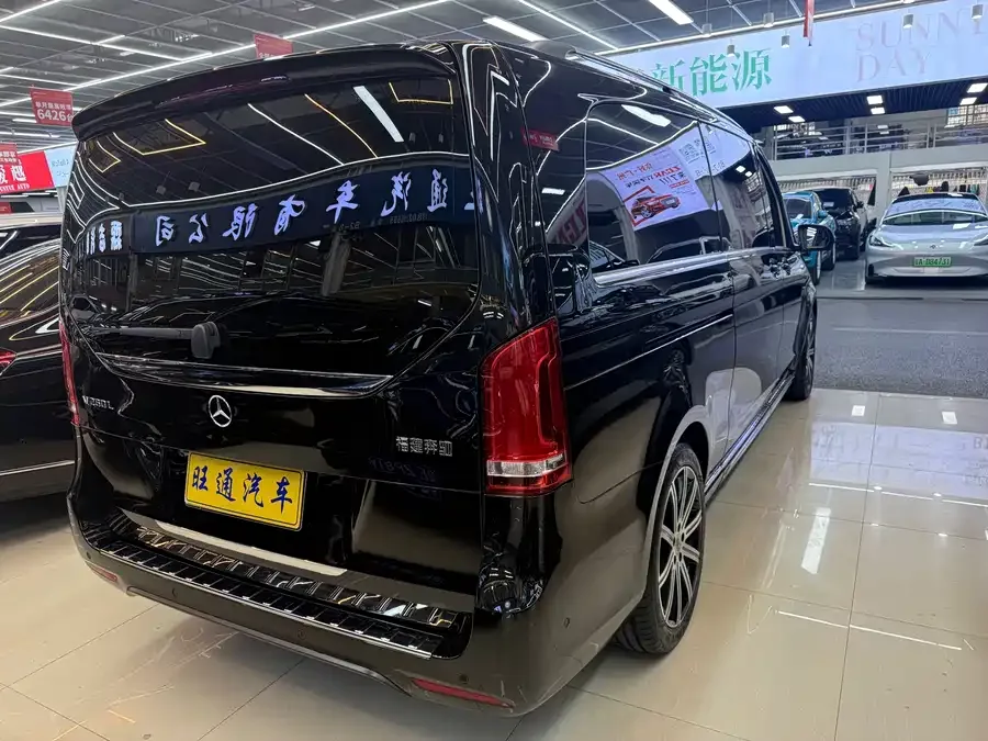 Mercedes-Benz Class V Mercedes-Benz V-Class 2022 V 260 L Long Wheelbase Luxury Edition 2023 — миниатюра 2