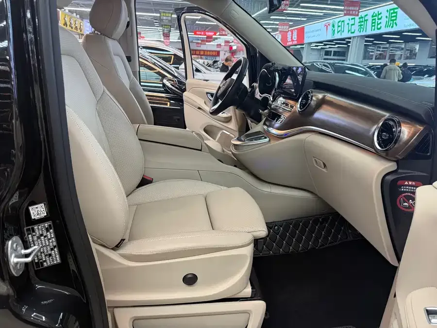 Mercedes-Benz Class V Mercedes-Benz V-Class 2022 V 260 L Long Wheelbase Luxury Edition 2023 — миниатюра 4