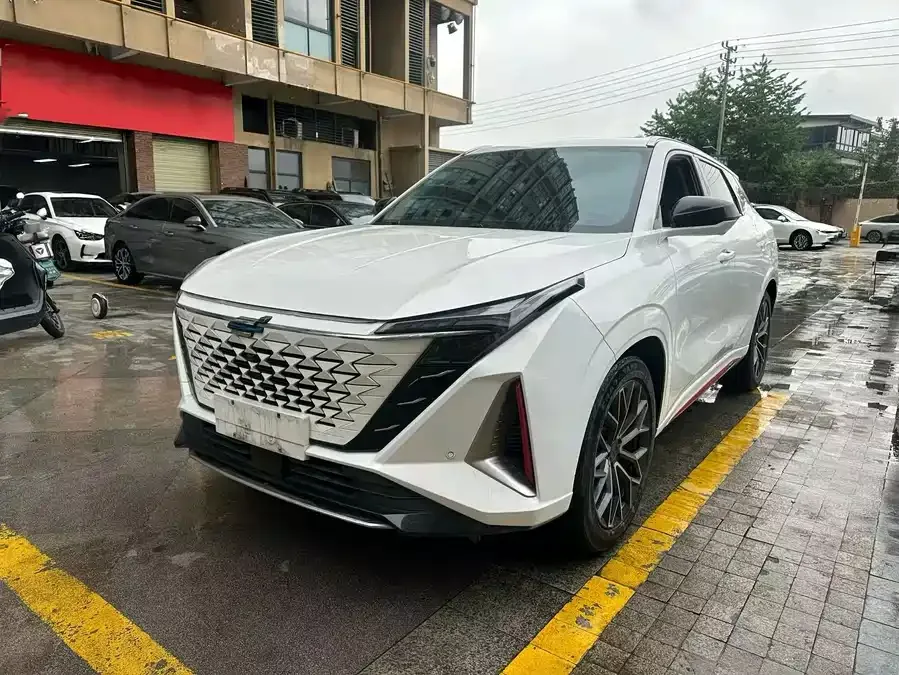 Oshan Z6 Changan Auchan Z6 2023 Blue Whale 1.5T DCT smart collar model 2023 — фото 1, купить с доставкой в Москву