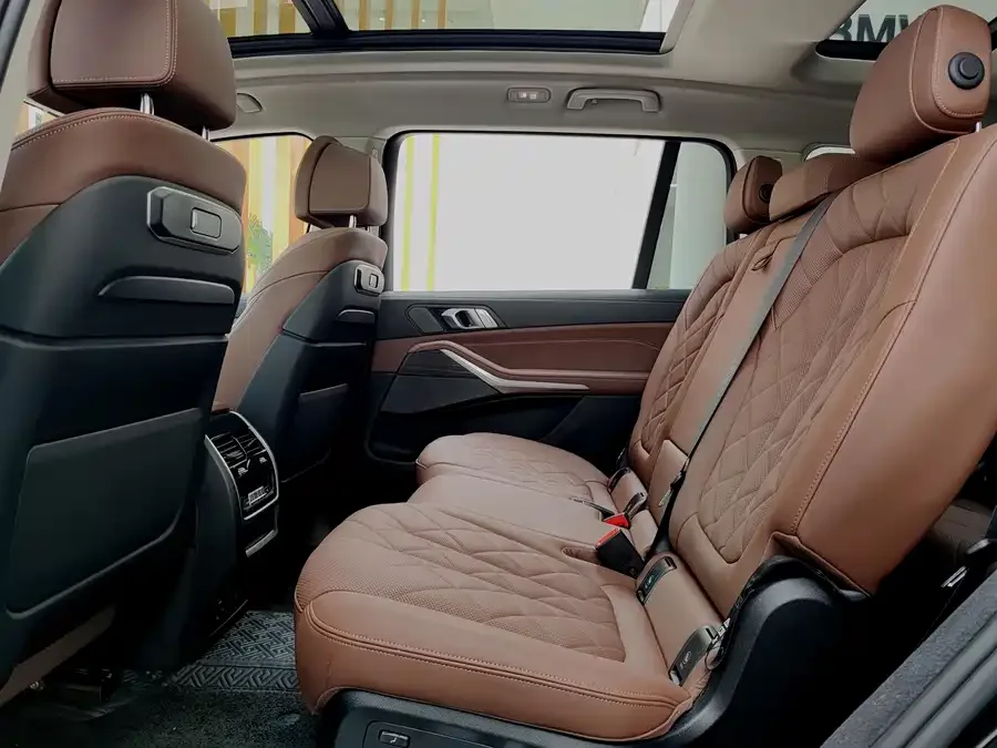BMW X7 2024 xDrive40i Leading Luxury Package 2024 — миниатюра 3