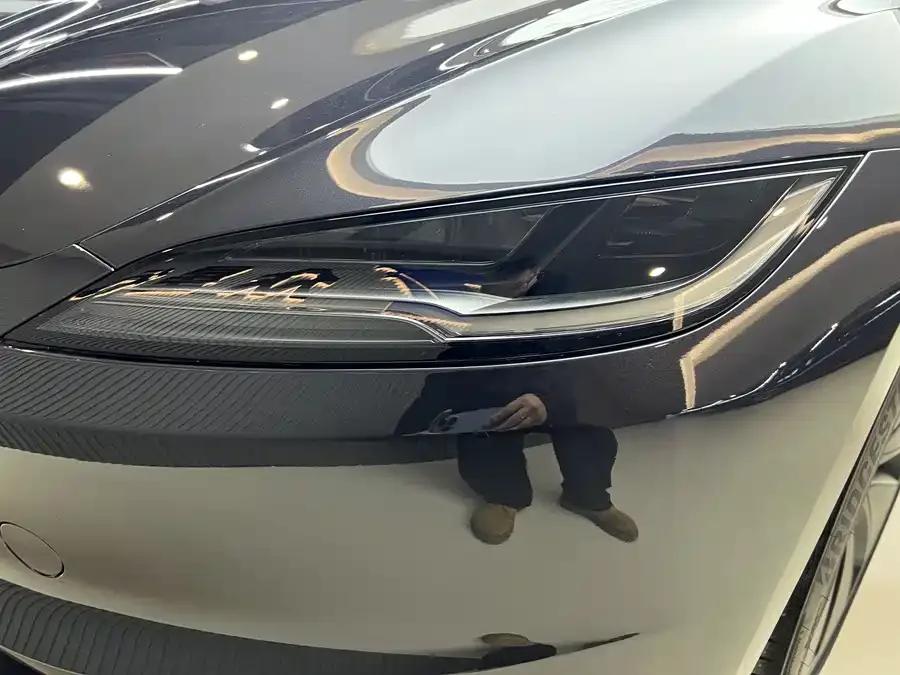 Tesla Model 3 Model 3 2025 facelift rear-wheel drive version 2026 — миниатюра 4
