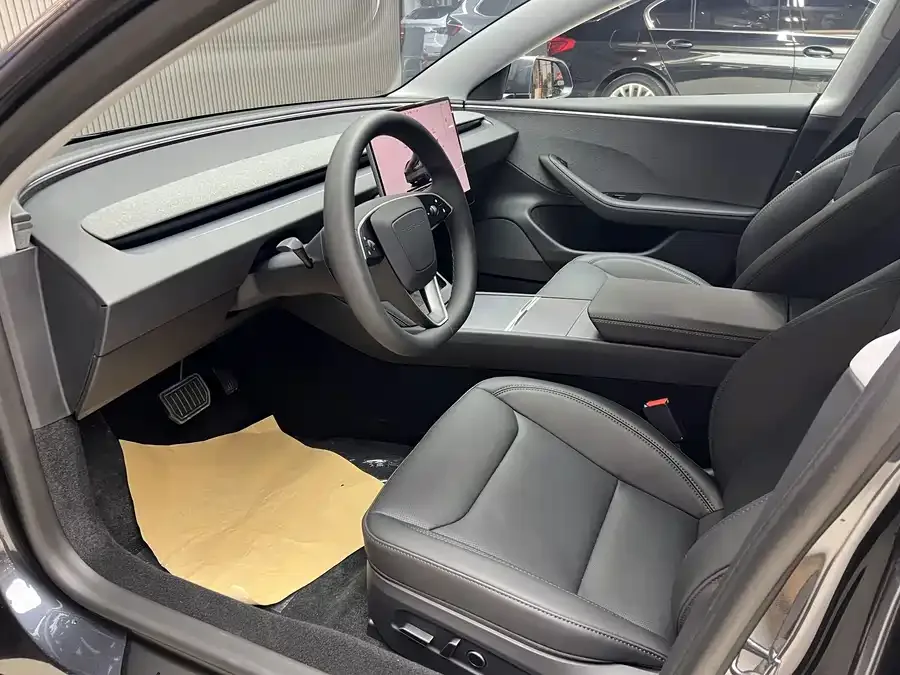 Tesla Model 3 Model 3 2025 facelift rear-wheel drive version 2026 — миниатюра 3
