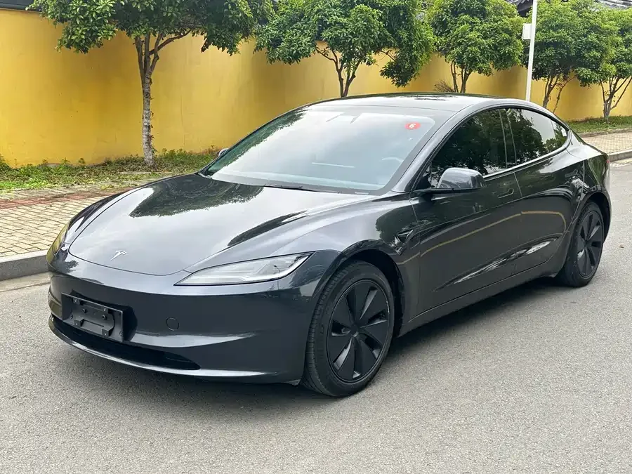 Tesla Model 3 2024