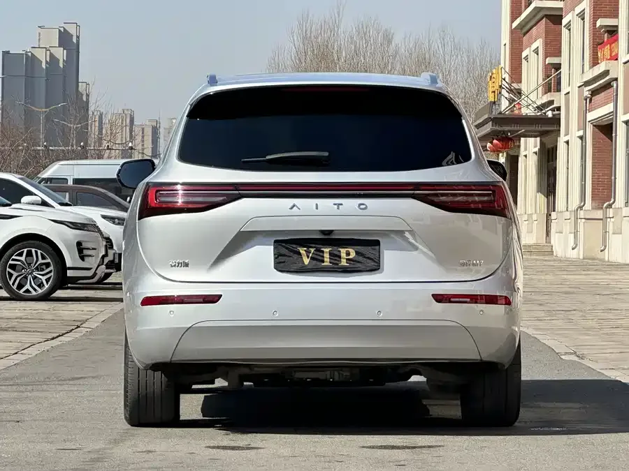 AITO M7 QM7 2024 1.5T RWD Plus Edition 5 Seaters 2024 — миниатюра 2