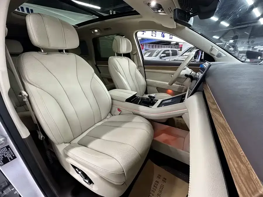 AITO M7 QM7 2024 1.5T RWD Plus Edition 5 Seaters 2024 — миниатюра 3