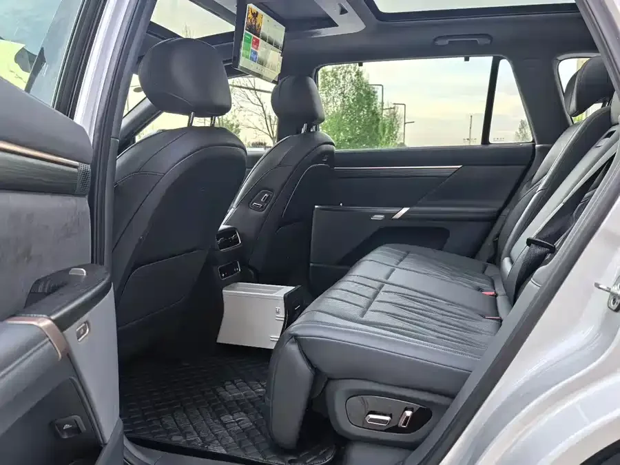 Dongfeng e008 e008 2025 210 Ultra Ruyi Edition 5-seater 2024 — миниатюра 2