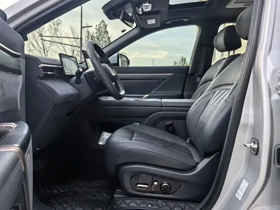 Dongfeng e008 e008 2025 210 Ultra Ruyi Edition 5-seater 2024 — миниатюра 4