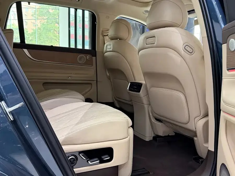 AITO M9 M9 2024 Extended Range Ultra Edition 42kWh 6-seater Edition 2024 — миниатюра 4