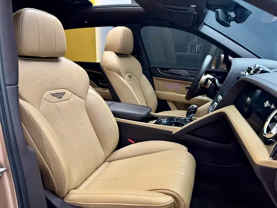 Bentley Bentayga Bentayga 2023 4.0T V8 Long Wheelbase Edition 2023 — миниатюра 4