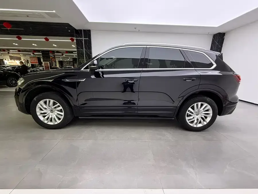 Volkswagen Touareg Touareg 2021 2.0TSI Ruishang Edition 2022 — миниатюра 2