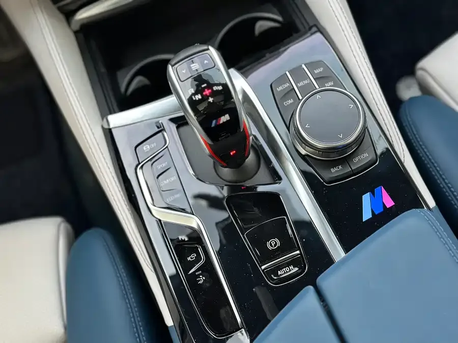 BMW 6 Series GT 2024 630i M Sport Package 2024 — миниатюра 4