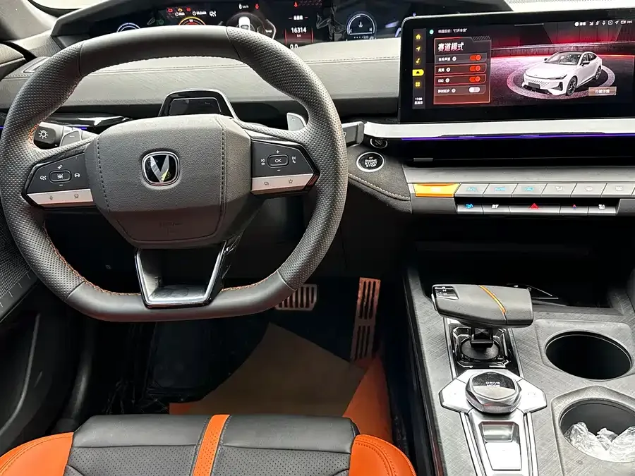 Changan UNI-V Changan UNI-V 2024 1.5T Premium Sports Edition 2024 — миниатюра 2