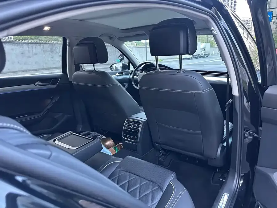 Volkswagen Magotan GTE plug-in hybrid Magotan GTE plug-in hybrid 2022 GTE luxury model 2022 — миниатюра 5