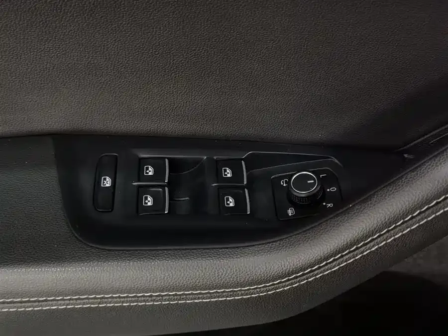 Volkswagen Magotan GTE plug-in hybrid Magotan GTE plug-in hybrid 2022 GTE luxury model 2023 — миниатюра 3