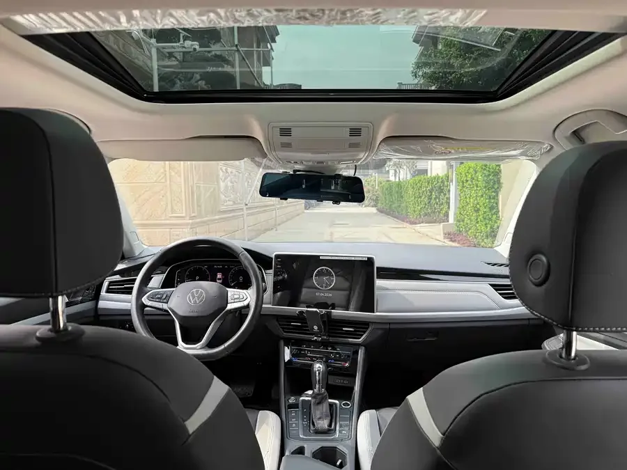 Volkswagen Bora Bora 2023 300TSI DSG Premium Edition 2023 — миниатюра 2