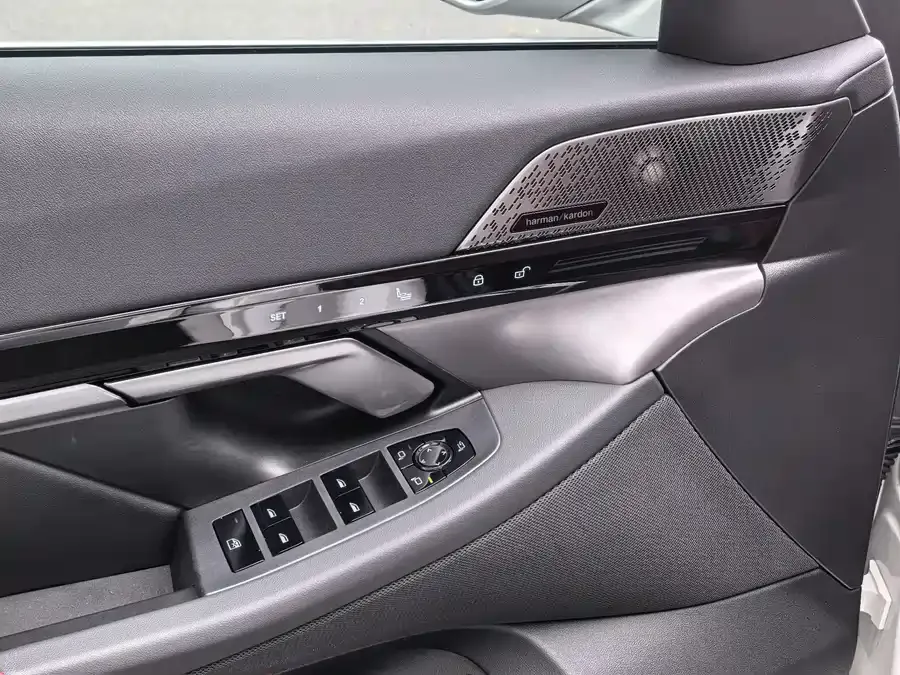 BMW 5 Series BMW 5 Series 2025 525Li M Sport Package 2024 — миниатюра 3