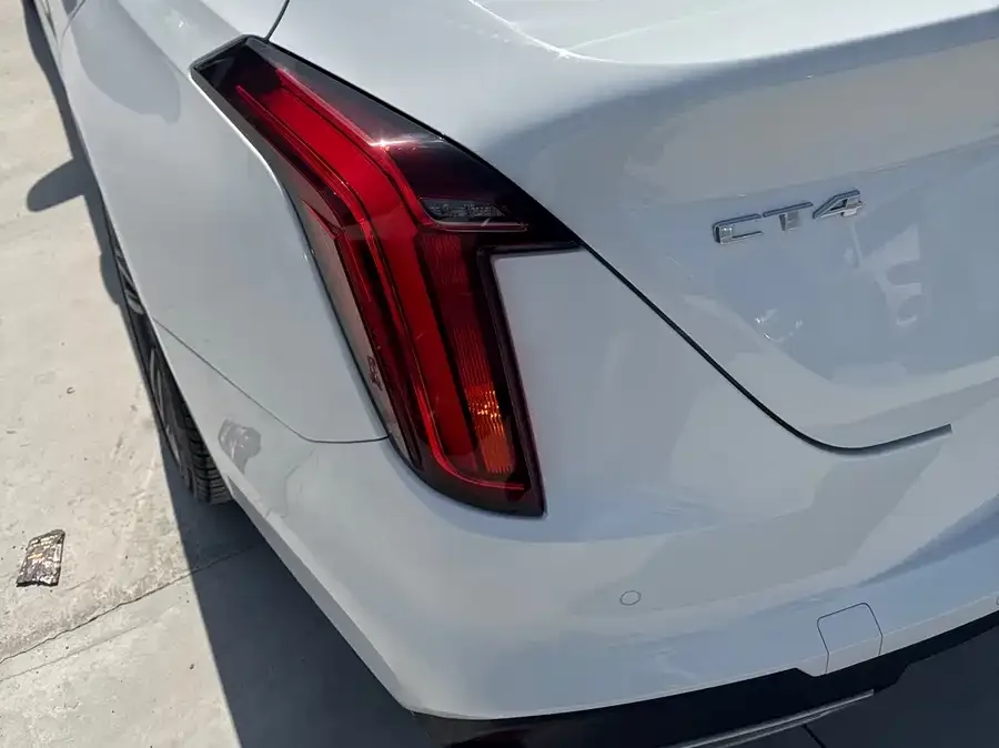 Cadillac CT4 2022 28T Fashion Model 2022 — миниатюра 2