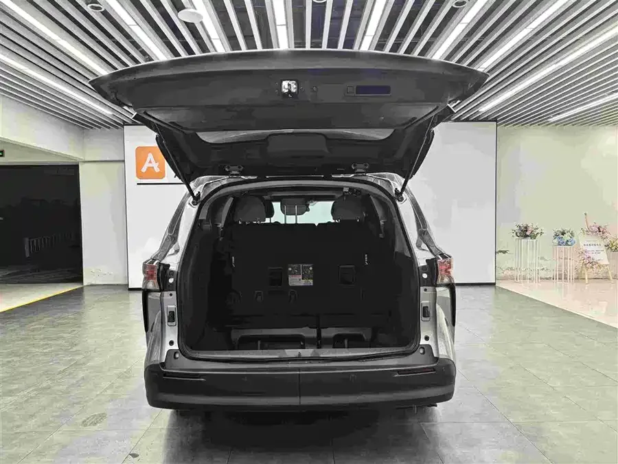 Toyota Sienna SIENNA 2021 2.5L Hybrid Comfort Edition 2022 — миниатюра 2