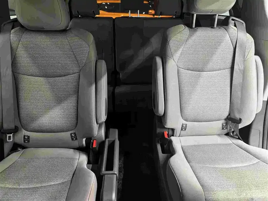Toyota Sienna SIENNA 2021 2.5L Hybrid Comfort Edition 2022 — миниатюра 4