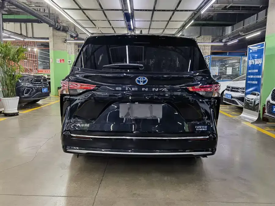 Toyota Sienna SIENNA 2021 2.5L Hybrid Premium Edition 2022 — миниатюра 2