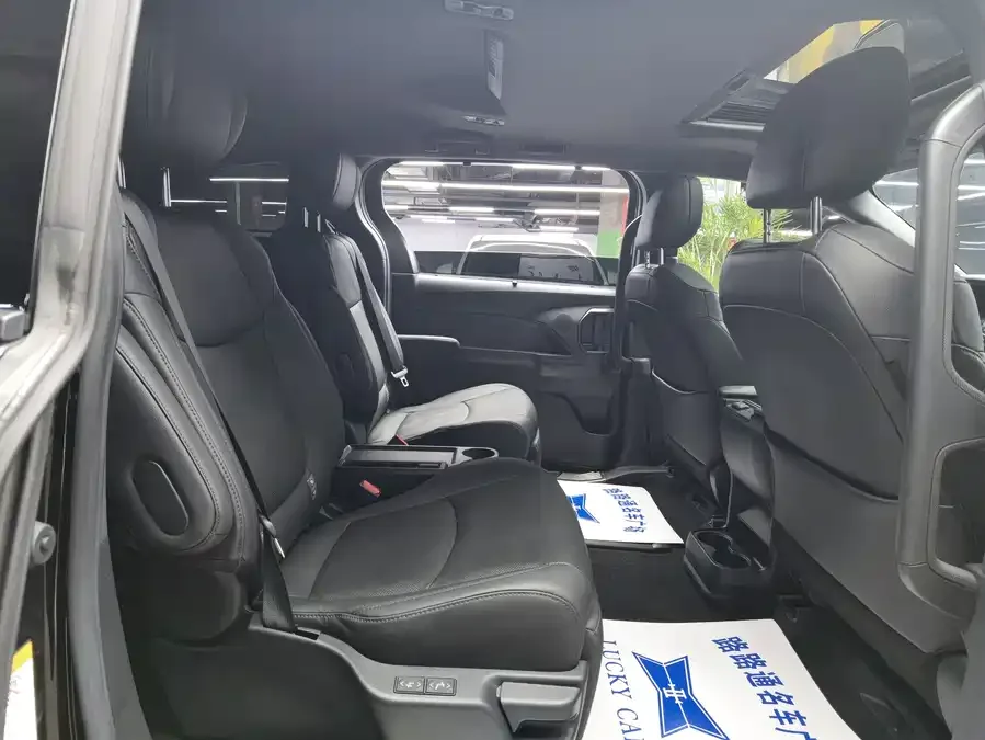 Toyota Sienna SIENNA 2021 2.5L Hybrid Premium Edition 2022 — миниатюра 3