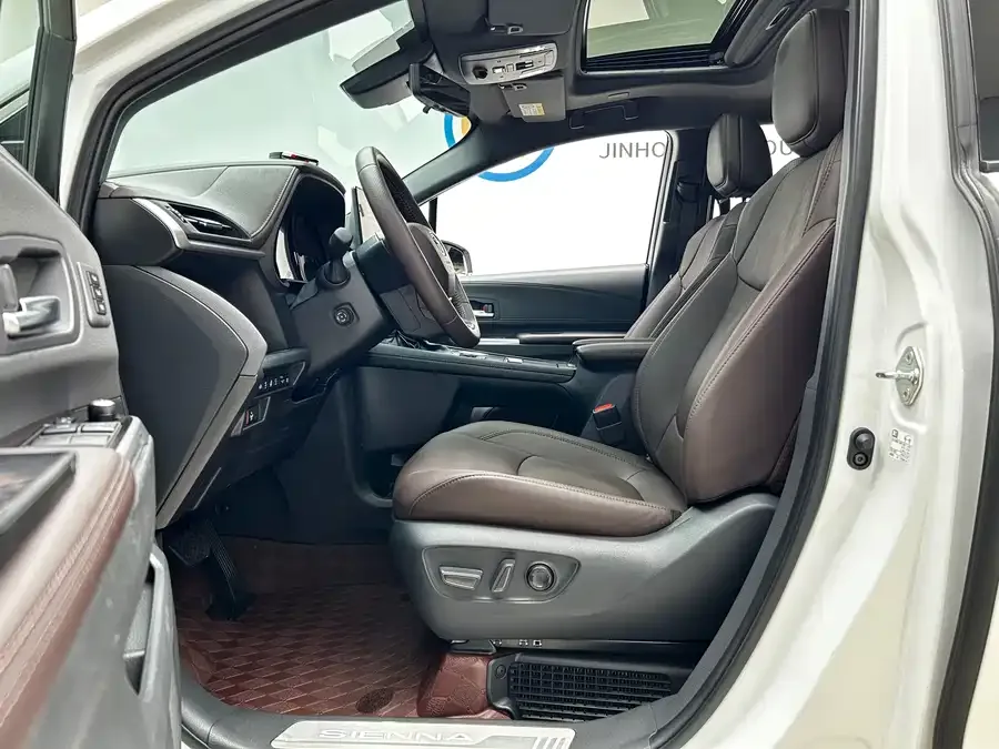 Toyota Sienna SIENNA 2024 2.5L Hybrid Platinum Edition 2024 — миниатюра 2