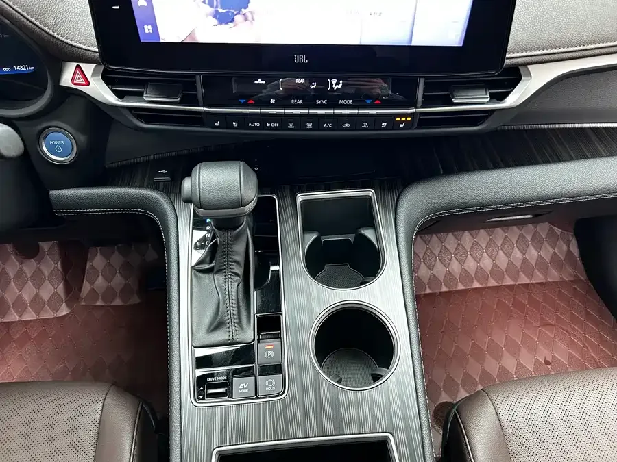 Toyota Sienna SIENNA 2024 2.5L Hybrid Platinum Edition 2024 — миниатюра 4