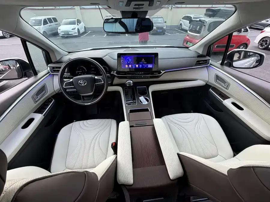 Toyota Sienna SIENNA 2024 2.5L Hybrid Luxury Edition 2024 — миниатюра 2