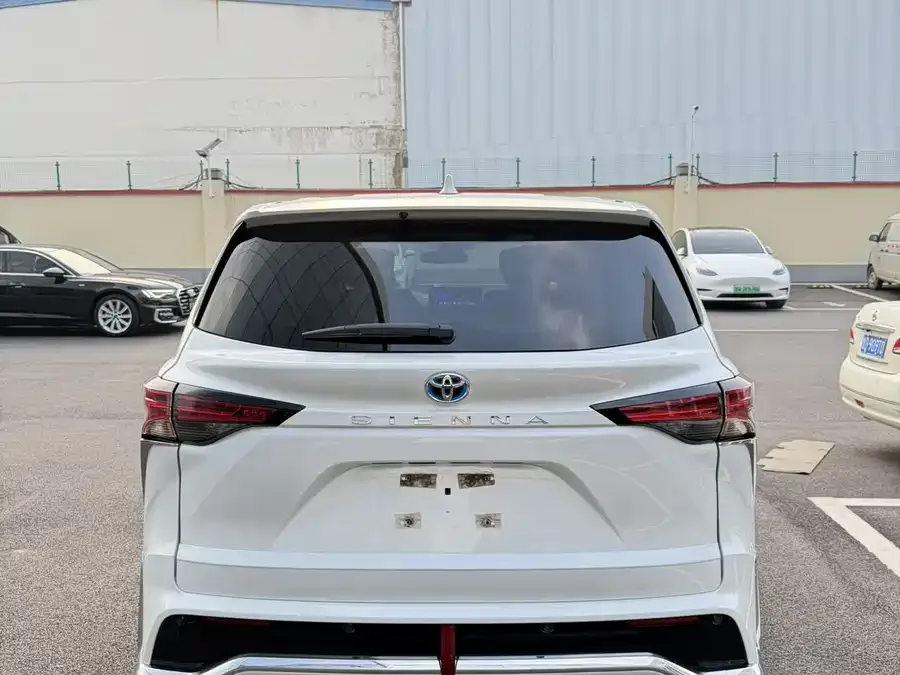 Toyota Sienna SIENNA 2024 2.5L Hybrid Luxury Edition 2024 — миниатюра 3